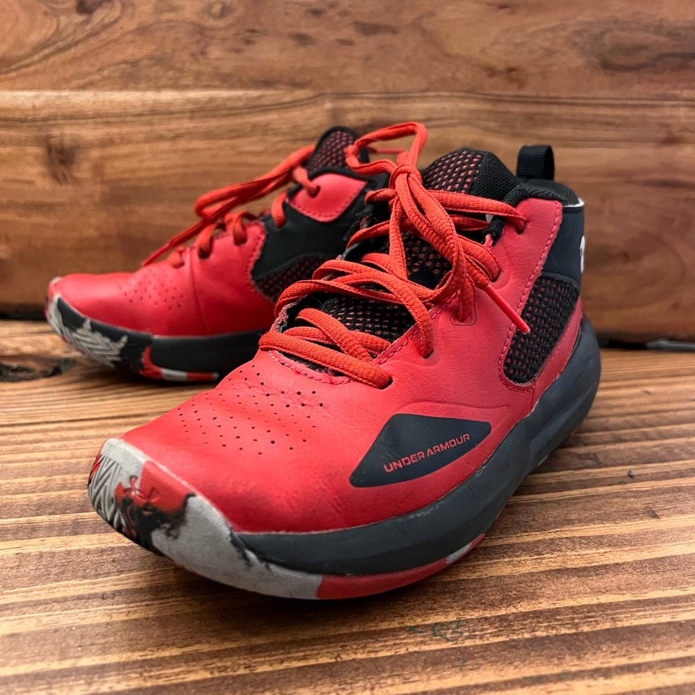 Under Armour Boys Basketball Shoe